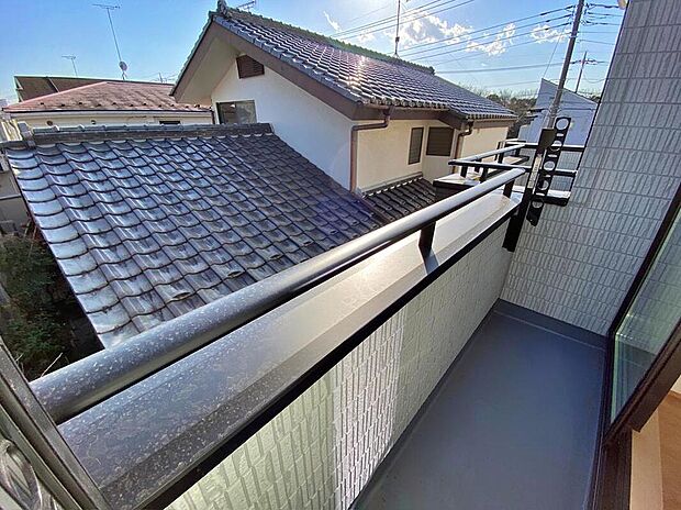 【☆Balcony☆】バルコニーは、洗濯物や布団を干すだけでなく、暖かな陽射しや爽やかな風を存分に取り込み、お部屋に解放感をもたらします☆