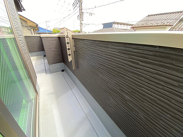 【☆Balcony☆ 】☆住む人を映し出す洗練された佇まいは、いつまでも輝き続けながらいつしか街の風景に溶け込んでいきます。デザイン・目に見える設備面も大切ですが、耐震構造で地震に強い家の為、次代へ繋ぐ強固な住宅です。