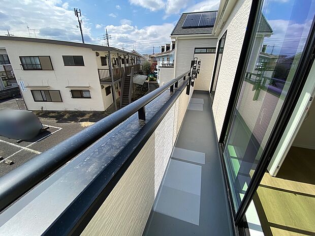 【バルコニー】太陽に愛された邸は、陽当り・通風に優れた魅力的かつ快適さを追求した邸宅でした。ここに住むからこそ意味がある。そんな特別感に浸りながら、毎日をお過ごし頂けるお家がこちらです♪