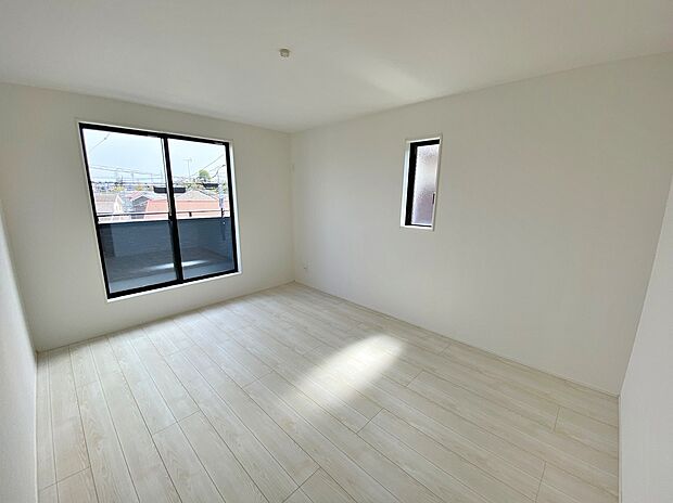 【☆Room☆ 】☆Room☆
2面採光を確保した明るい室内は、風通しも良く、大変居心地の良い空間となっております。爽やかな風を感じて起きる朝は、快適生活の始まりに!