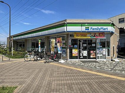 ファミリーマート西武立川駅南口店 700m(徒歩9分)