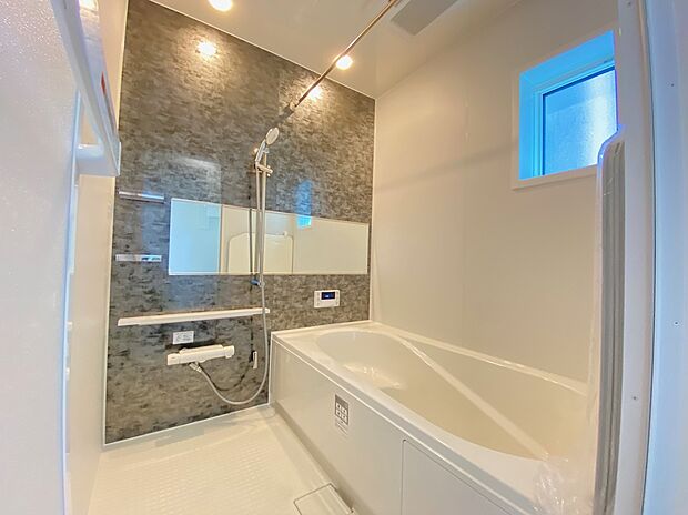 【☆System　Bath☆ 】☆System　Bath☆
掃除のしやすさ・収納の便利さなど、おふろを使う人、お手入れする人、みんなにとっての「しあわせ性能」を追求したバスルームを採用しました♪