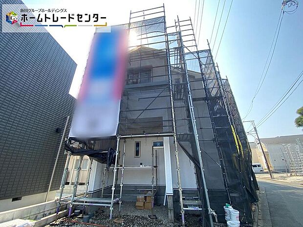 【現地外観写真】☆忙しく過ぎゆく日常を置き去るほど、ゆったりした時間が流れる住環境。『快適』とは「家」と「街」と「環境」が調和した時に訪れるだと改めて感じさせる永住邸がこちらです。