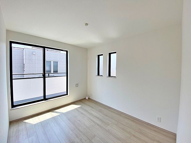 【☆Room☆ 】☆Room☆
うららかな陽射しがどのお部屋にも降り注ぎますように、快適さを追求し尽くした間取り。得難い立地環境での生活を恵みの豊かな永住の地へと変えてくれることでしょう…