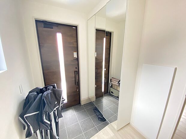 【☆Entrance☆ 】☆ひとたび扉を開けばそこに待っているのは上質な空間とマイホームでの新生活をイメージさせる優雅なひととき。「この家なら…」ではなく「ここに住みたい♪」と思う感動をお届けいたします。