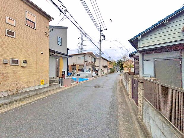 【前面道路含む現地写真】☆さまざまな設備や間取り、住み心地をぜひ現地でご確認ください♪当日の見学予約も承ります。お気軽にお問合せください。