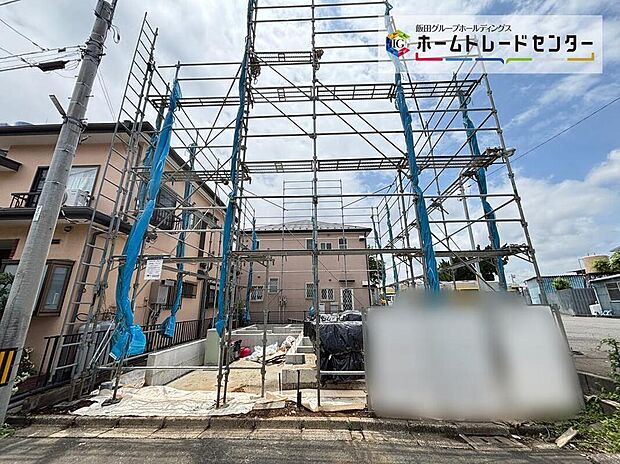 【現地外観写真】2路線利用可能で通勤通学に便利☆
駐車スペースも完備！
お買い物施設まで徒歩圏内で毎日のお買い物に便利です♪
収納豊富・住みやすい間取りを、ぜひ現地でお確かめください♪♪