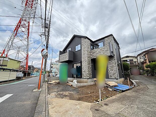 【現地外観写真】☆忙しく過ぎゆく日常を置き去るほど、ゆったりした時間が流れる住環境。『快適』とは「家」と「街」と「環境」が調和した時に訪れるだと改めて感じさせる永住邸がこちらです。