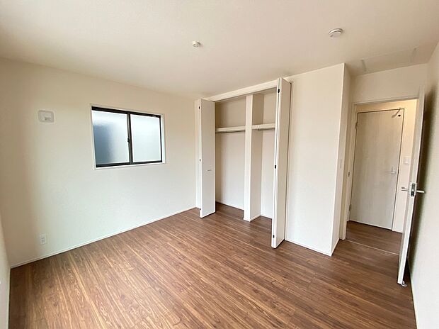 【☆Room☆ 】☆Room☆
各部屋を最大限に広く使って頂ける様、全居住スペースに収納付。プライベートルームはゆったりと快適に。