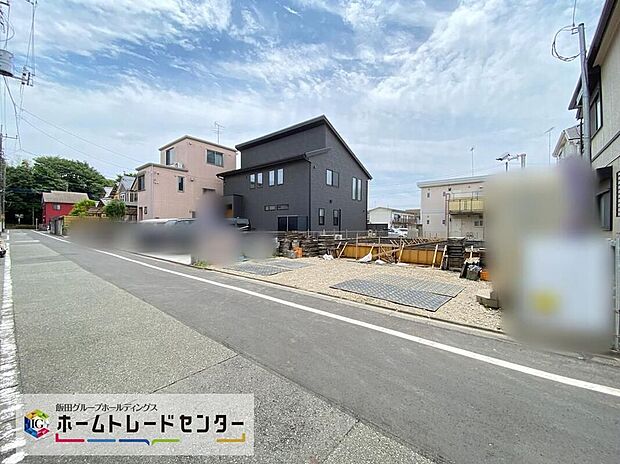 【前面道路含む現地写真】☆教育施設が徒歩圏内で毎日の通学も安心◎スーパーは徒歩４分と近く、必要なものもすぐに買いに行ける距離です！広い公園もそばにあるので、お子様ものびのび過ごせそうですね♪