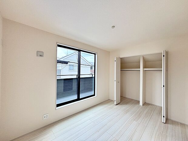 【☆Room☆ 】☆Room☆
大きな窓からたっぷりと陽光が注がれる明るい空間。家族の成長に対応できる永住仕様の間取り。一日の疲れを癒やしてくれる、時を忘れて過ごせる空間。