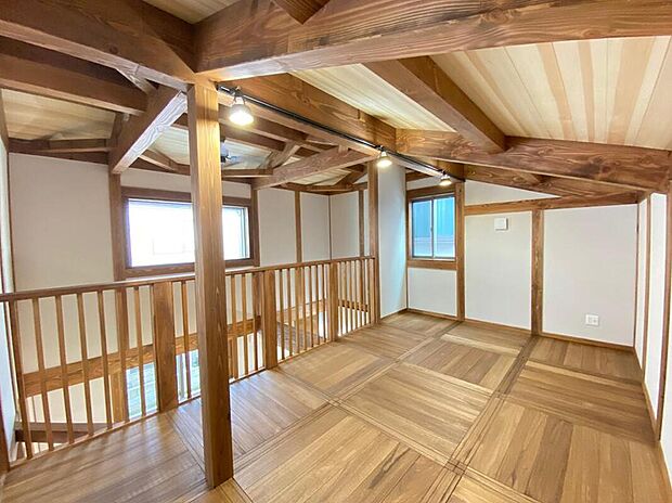 【リビング以外の居室】うららかな陽射しがどのお部屋にも降り注ぎますように、快適さを追求し尽くした間取り。得難い立地環境での生活を恵みの豊かな永住の地へと変えてくれることでしょう…