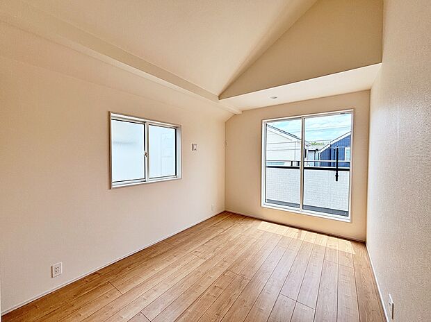 【☆Room☆ 】大きな窓からたっぷりと陽光が注がれる明るい空間。家族の成長に対応できる永住仕様の間取り。一日の疲れを癒やしてくれる、時を忘れて過ごせる空間。