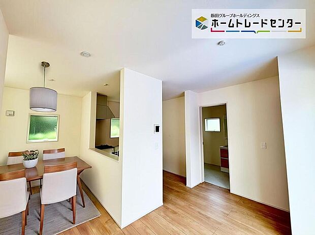 【☆Living Room☆】思い思いの過ごし方をする。理想のリビングともいえる空間を実現するには、家族が自然に集まる演出や、適度な距離感を保てる空間の広さも必要ですね。(家具はCGです)