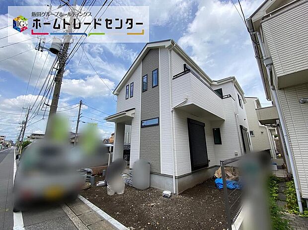 【前面道路含む現地写真】☆小学校やスーパーが近く、便利な住環境です◎小学校は徒歩5分でお子様も安心して通学出来ますね♪スーパーまで徒歩4分！必要なものもすぐに買いに行ける距離ですね◎