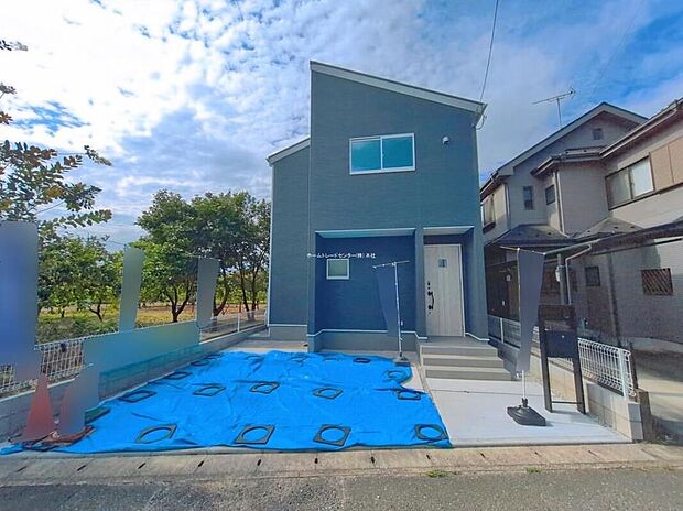 【前面道路含む現地写真】☆さまざまな設備や間取り、住み心地をぜひ現地でご確認ください♪当日の見学予約も承ります。お気軽にお問合せください。