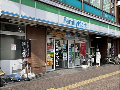 ファミリーマート　昭島駅前店 1400ｍ(徒歩18分)