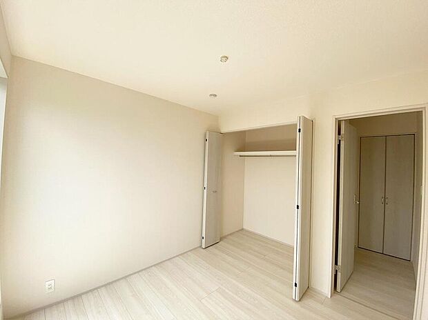 【☆Room☆】一人にひと部屋？収納？書斎？趣味部屋？あるいは客室？部屋数の多い間取りは、家族構成やライフステージの変化にも柔軟な対応を可能にし、家族の選択肢を広げます。