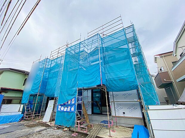 【現地外観写真】☆ファミリーカーの需要が多い中、駐車場も広めに確保いたしました。マンションとは違う敷地内駐車。ご主人様のお車のお手入れにも気合が入りますね。