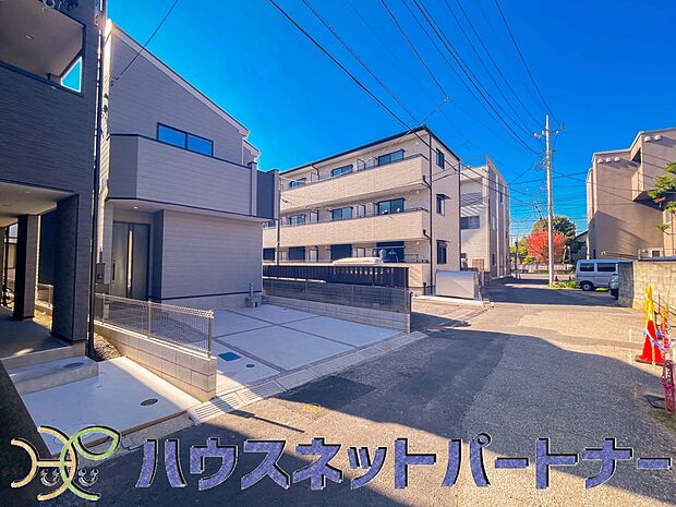 前面道路の日当たりの良い明るいお家。