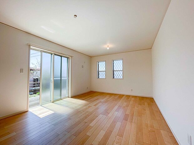 【リビング】陽だまりのある光彩豊かなリビングは、何よりも快適で心休まる時間を過ごせます。