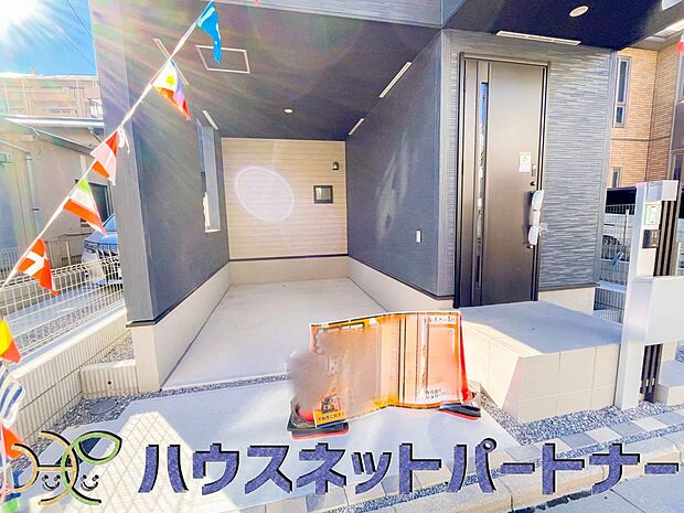 【駐車場】ビルトインガレージは、車がきれい。ビルトインガレージなら「野ざらし、雨ざらし、吹きさらし」になりません。汚れやいたみは減り、車の掃除もラクになります。