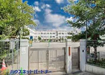 足立区立高野小学校 720m(9分)