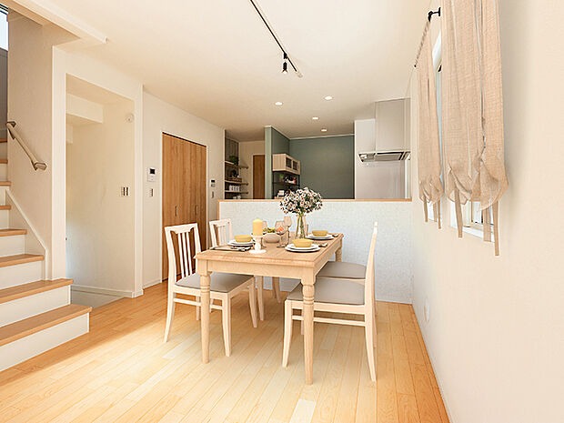 【施工例】2階には家族が自然と集う広々リビング、趣味の多いご家族にも重宝する大型ロフトやパントリー、大きなシューズクローゼットなど、たっぷりの機能や設備が嬉しいプランです。