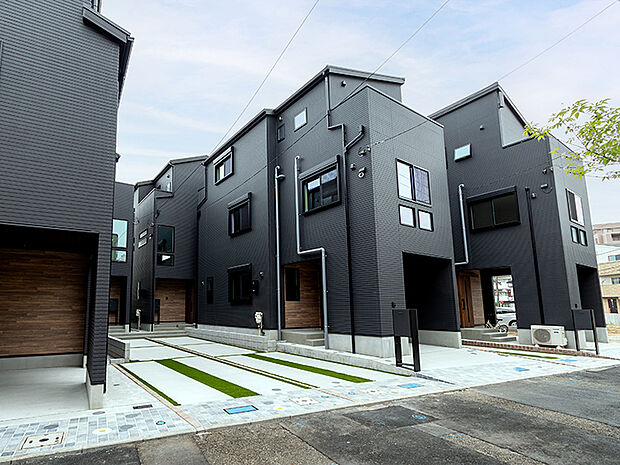 2期施工例
グリノワール溝の口ではオリジナルデザインのブラックスチール装飾やレンガ調のタイル、明度を落としたアクセントクロスなどの素材を活かし「インダストリアル」的などことなく重厚感の漂う室内です。