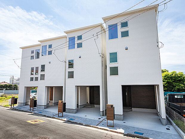 TAKI HOUSEは、流れるような家事動線や使いやすい収納、 自然素材にこだわった住まいを企画・販売しています。神奈川県川崎市を中心に、年間約130棟の注文住宅・建売住宅を手がけています。