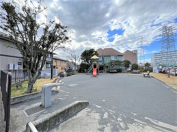 名瀬内久根第2公園(約50m・徒歩1分)