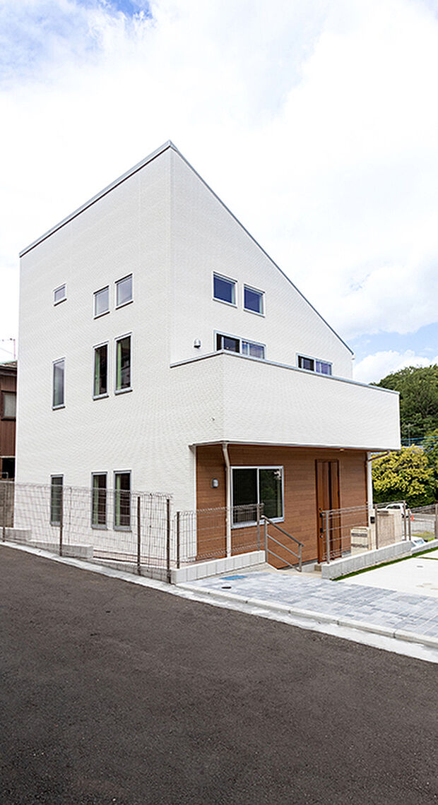 【現地　2024年9月28日撮影】心地よく住むためのノウハウとアイデアを、デザインのプロが監修。暮らしやすさにお洒落かわいいデザインをプラスした“自然素材の優しい家。ご見学や資料請求等、お気軽にお問合せ下さい！0120-938-226