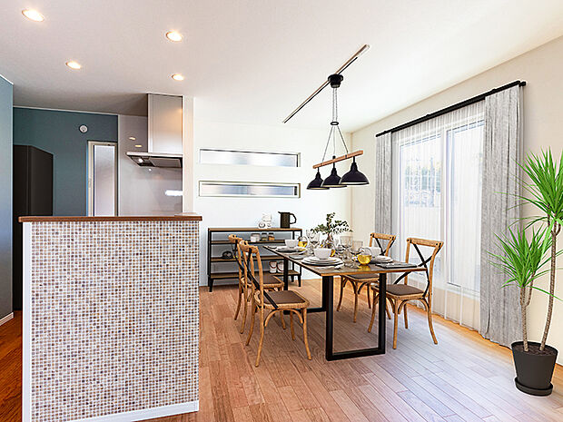 【ダイニング 1号棟 現地+家具CG】ダイニングは家族がいっしょに過ごす大切な空間です。料理をしながら家族とコミュニケーション。清潔感のある明るいリビングで、家族のやさしい絆が深まります。