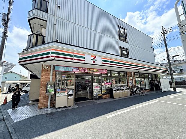 セブンイレブン国際病院前店（約200m）
