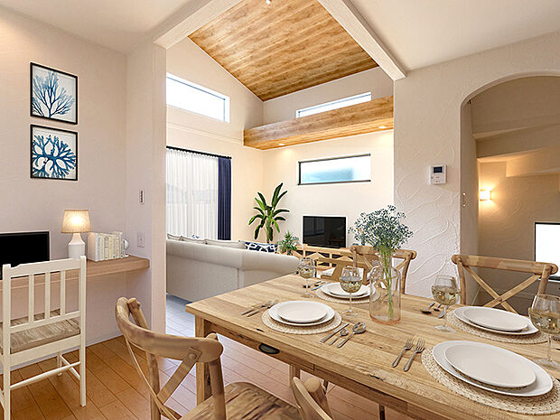 【-】屋根の傾斜を利用した勾配天井は、2階リビングならではのダイナミックな空間が創り出されます。リビングイン階段やオープンキッチンなどドアの隔たりがなく、より一層開放感に溢れています♪天井が高い大空間リビングは、1フロア全てを使いさらに広さを演出しています。収納の少ない部屋をいくつも設けるより大きな収納や家事動線を確保した、こだわりの間取が魅力です。