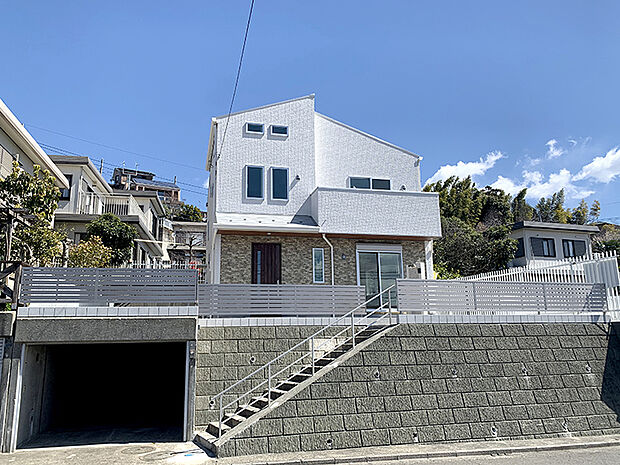 【ＴＡＫＩ　ＨＯＵＳＥの「ブランピュール」シリーズ。】住環境の良さが際立つこの地域。自然素材の白い家がマッチします♪子育て家族に提案します！TAKIHOUSEのアイディア収納が豊富♪デザイナーが手掛けた空間で暮らしたい方にぴったりです♪（施工例）