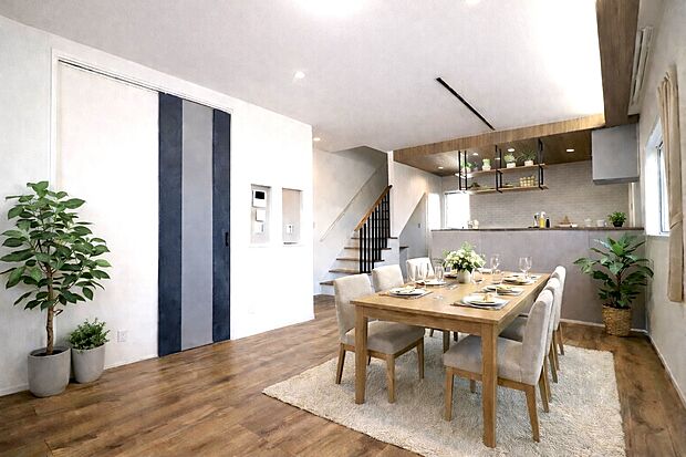 リビング（モデルハウス）開放感あるリビングが、日常を心地よく包み込み、家族の会話が弾む住まいの中心に。