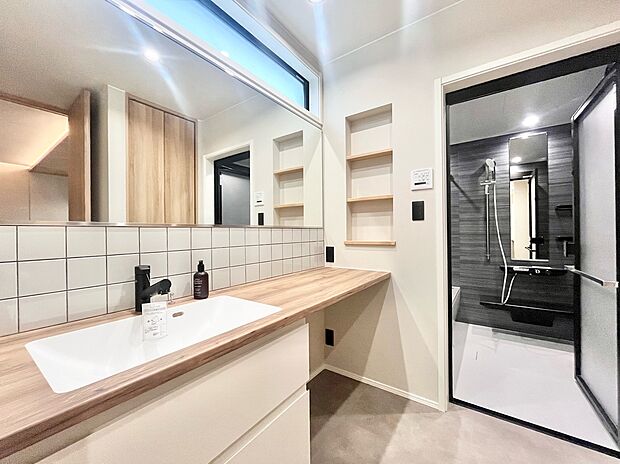 【内観施工例】（建物プラン例。建物価格／1540万円 建物面積／92.74m2）