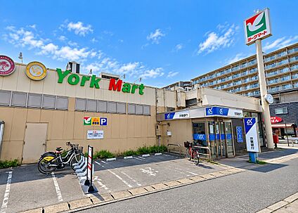 ヨークマート谷津店 240m