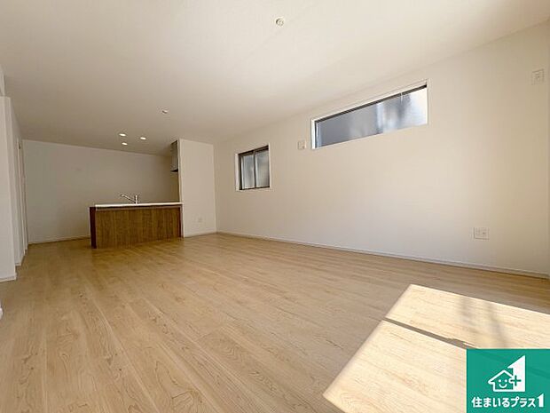 シンプルなリビングは、観葉植物等のインテリアを楽しめますね！パパ好みにも、ママ好みにも家具次第で雰囲気を変えることができます！