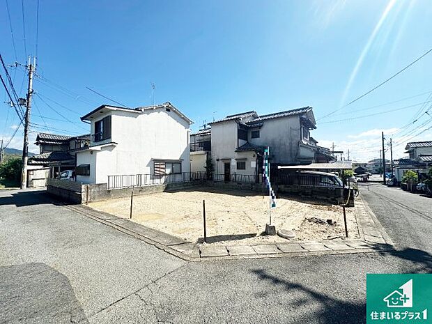 周辺は落ち着いた街並みの住宅地!子育てがしやすい住環境です!まだ未完成ですが、現地でしかわからない事もございます。是非一度ご覧ください。