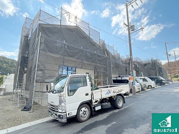 周辺は落ち着いた街並みの住宅地！子育てがしやすい住環境です！まだ未完成ですが、現地でしかわからない事もございます。是非一度ご覧ください。