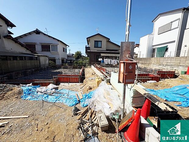 周辺は落ち着いた街並みの住宅地！子育てがしやすい住環境です！まだ未完成ですが、現地でしかわからない事もございます。是非一度ご覧ください。