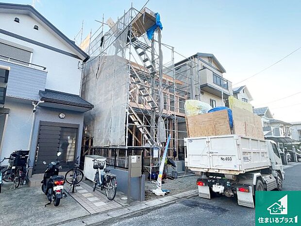 周辺は落ち着いた街並みの住宅地！子育てがしやすい住環境です！まだ未完成ですが、現地でしかわからない事もございます。是非一度ご覧ください。