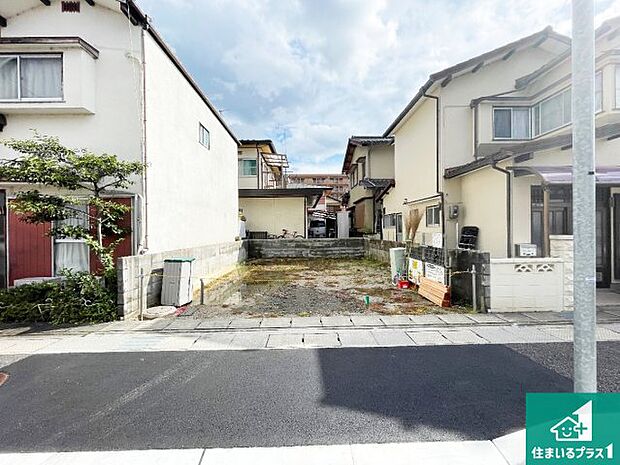 周辺は落ち着いた街並みの住宅地！子育てがしやすい住環境です！まだ未完成ですが、現地でしかわからない事もございます。是非一度ご覧ください。