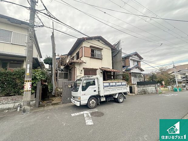 周辺は落ち着いた街並みの住宅地!子育てがしやすい住環境です!まだ未完成ですが、現地でしかわからない事もございます。是非一度ご覧ください。