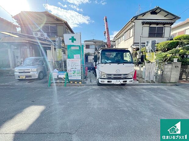 周辺は落ち着いた街並みの住宅地！子育てがしやすい住環境です！まだ未完成ですが、現地でしかわからない事もございます。是非一度ご覧ください。