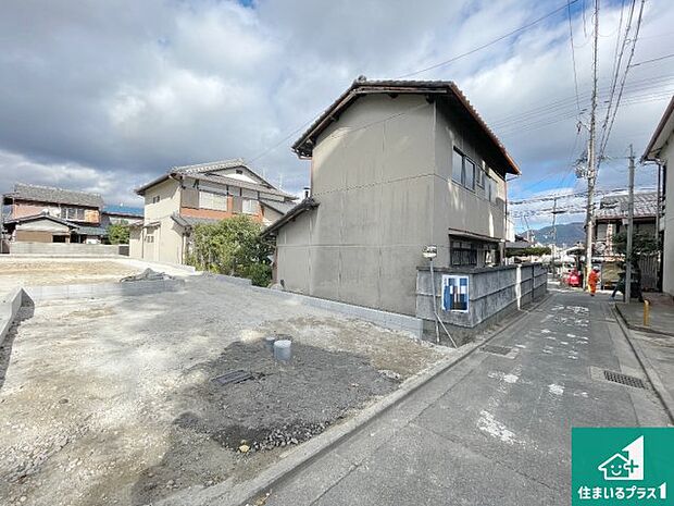 周辺は落ち着いた街並みの住宅地！子育てがしやすい住環境です！まだ未完成ですが、現地でしかわからない事もございます。是非一度ご覧ください。