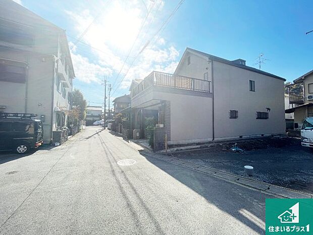 周辺は落ち着いた街並みの住宅地！子育てがしやすい住環境です！まだ未完成ですが、現地でしかわからない事もございます。是非一度ご覧ください。