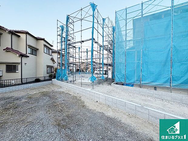 周辺は落ち着いた街並みの住宅地！子育てがしやすい住環境です！まだ未完成ですが、現地でしかわからない事もございます。是非一度ご覧ください。